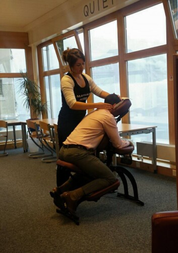 séance de massage au travail